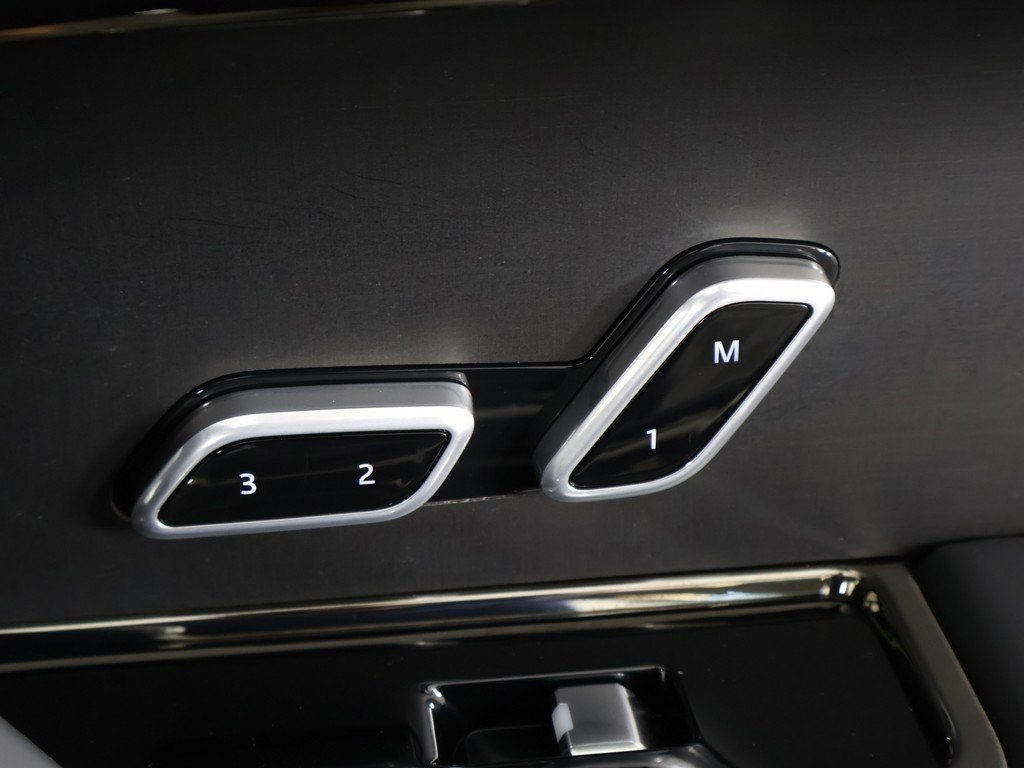 Used 2023 Land Rover Range Rover SV image 39