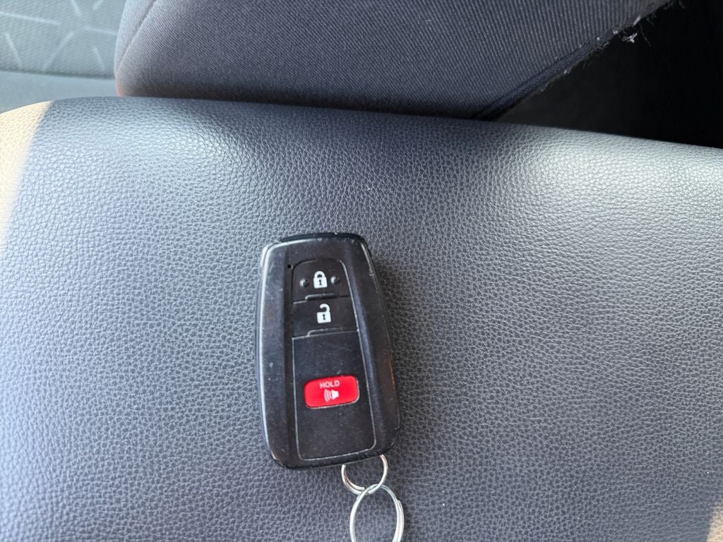 Used 2021 Toyota RAV4 XLE AWD/4WD image 31
