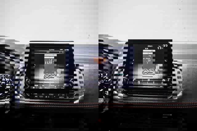 Used 2025 Nissan Rogue SV image 14