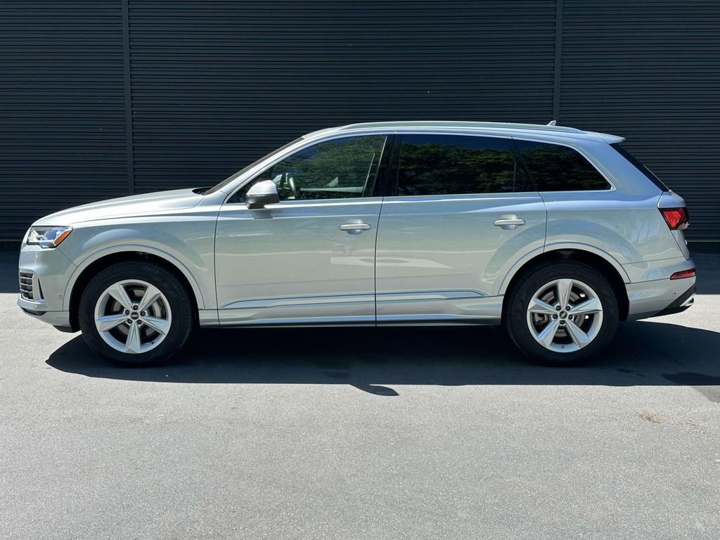 Used 2023 Audi Q7 2.0T Premium w/ Convenience Package AWD/4WD image 2