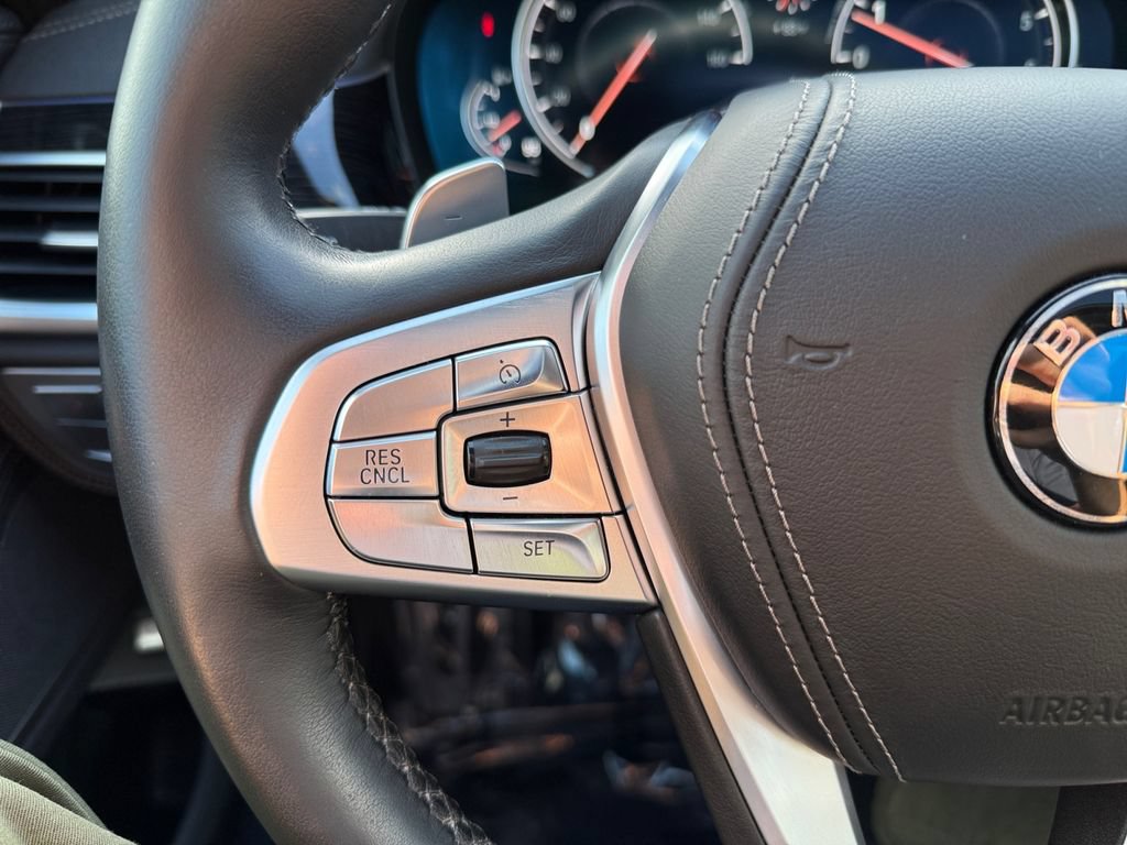 Used 2018 BMW 750i xDrive AWD/4WD image 30