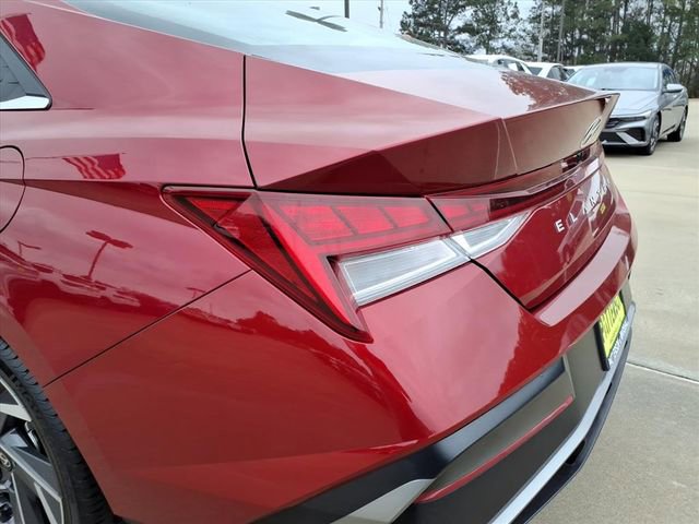 Used 2025 Hyundai Elantra SEL image 19