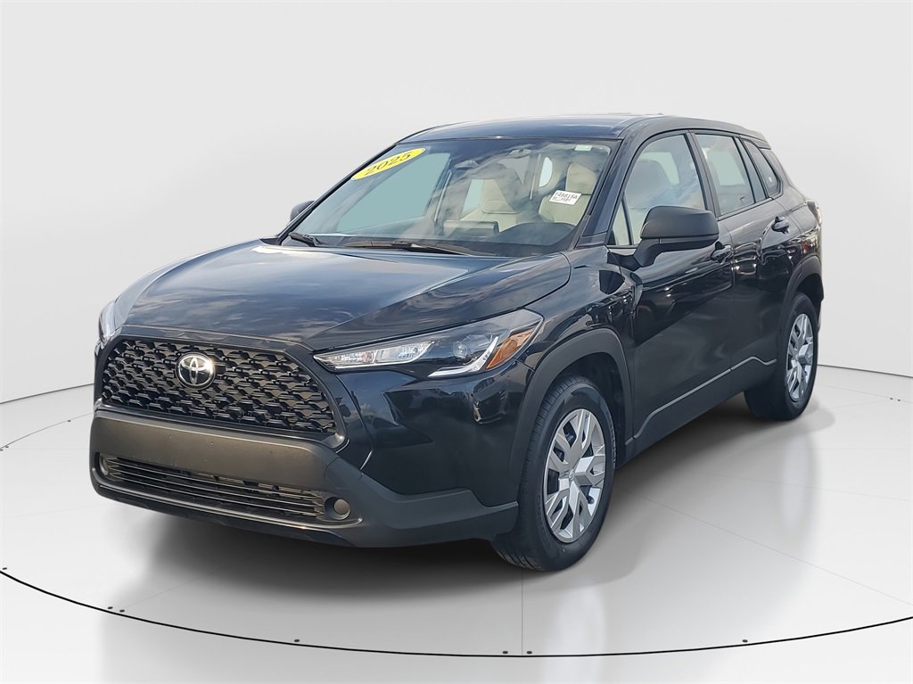 Used 2025 Toyota Corolla Cross L image 3