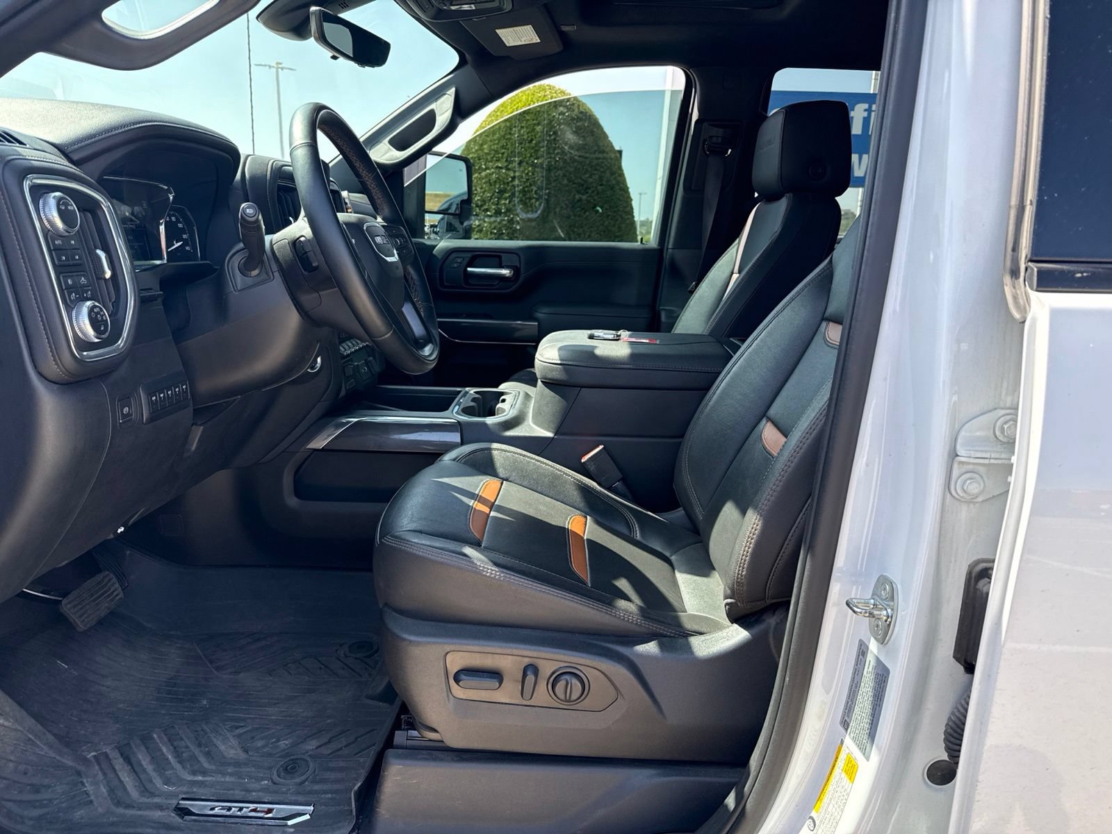 Used 2023 GMC Sierra 3500 AT4 w/ AT4 Premium Plus Package AWD/4WD image 18
