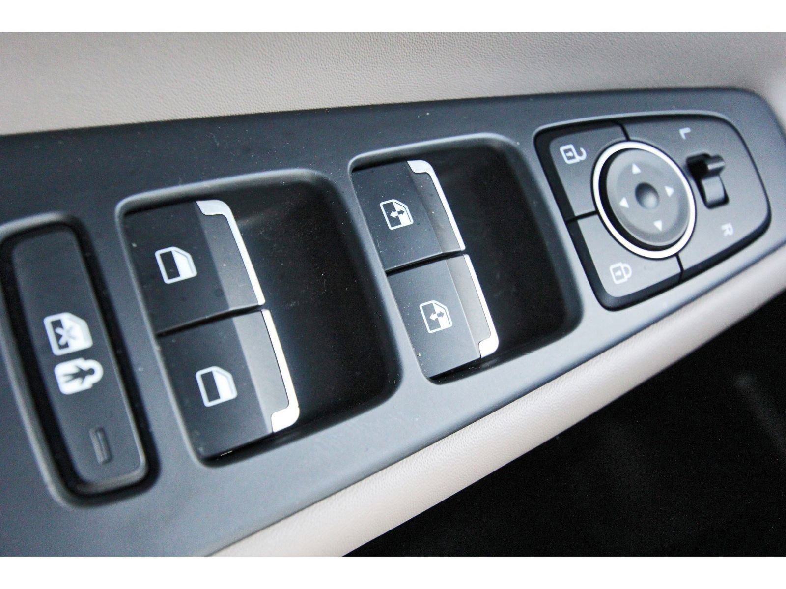 Used 2023 Hyundai Santa Fe SEL w/ Premium Package image 21