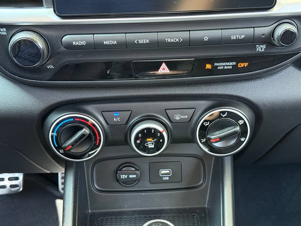 Used 2020 Hyundai Venue SE FWD image 16