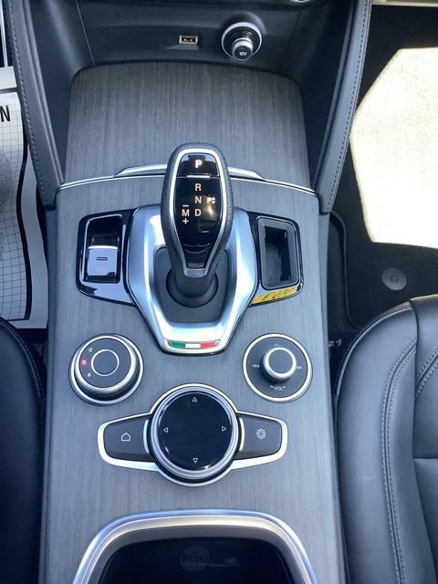 Used 2023 Alfa Romeo Stelvio Ti AWD/4WD image 33
