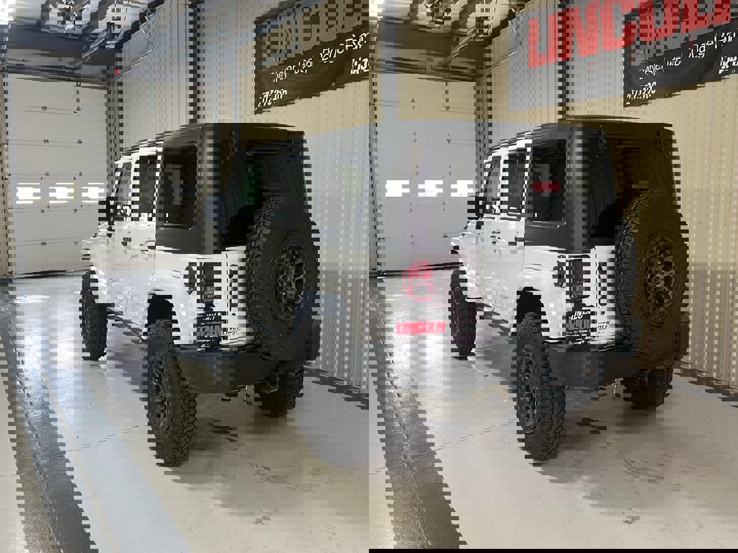 Used 2018 Jeep Wrangler Unlimited Sahara image 3