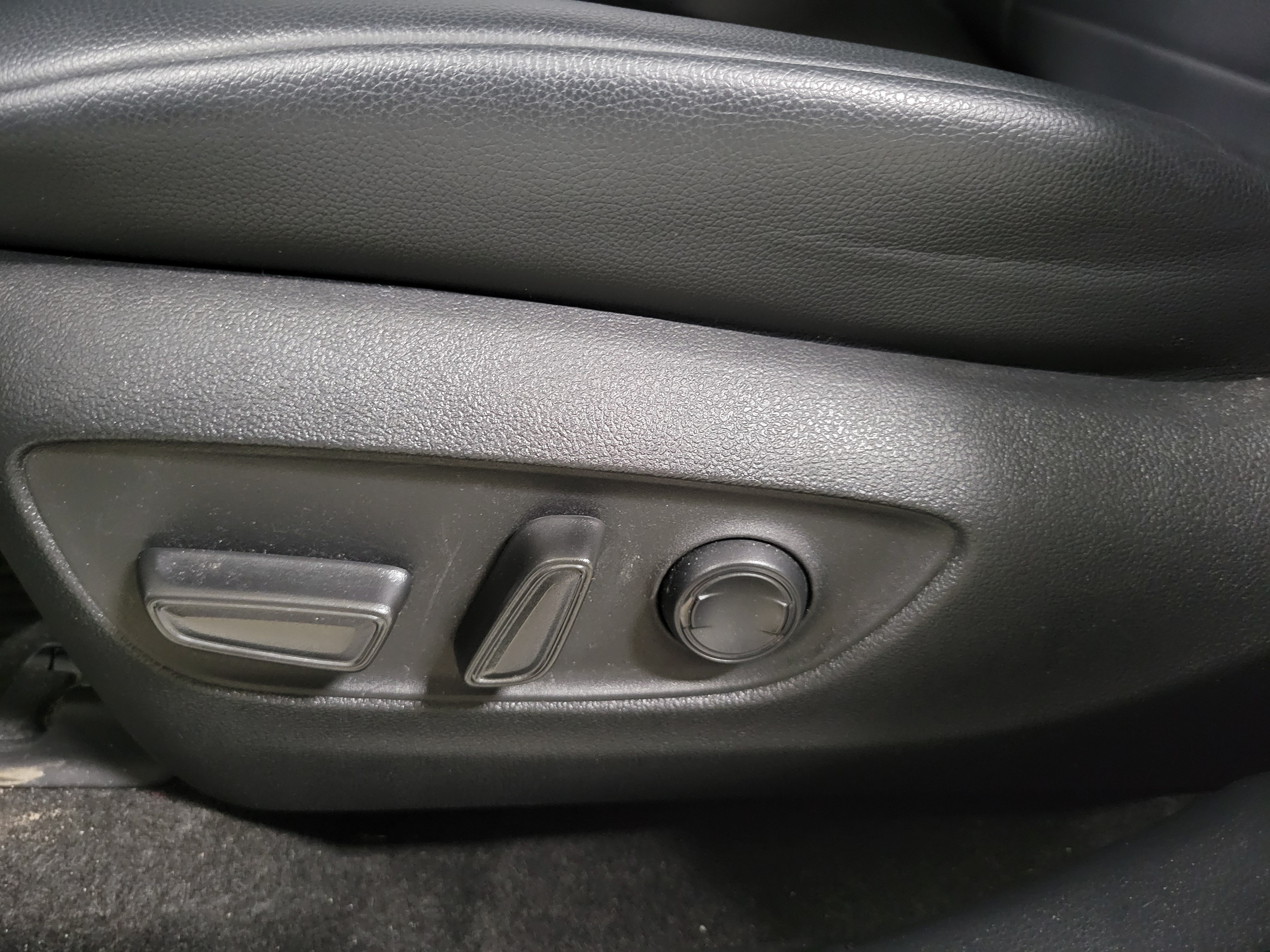 Used 2023 Toyota Highlander XLE AWD/4WD image 22