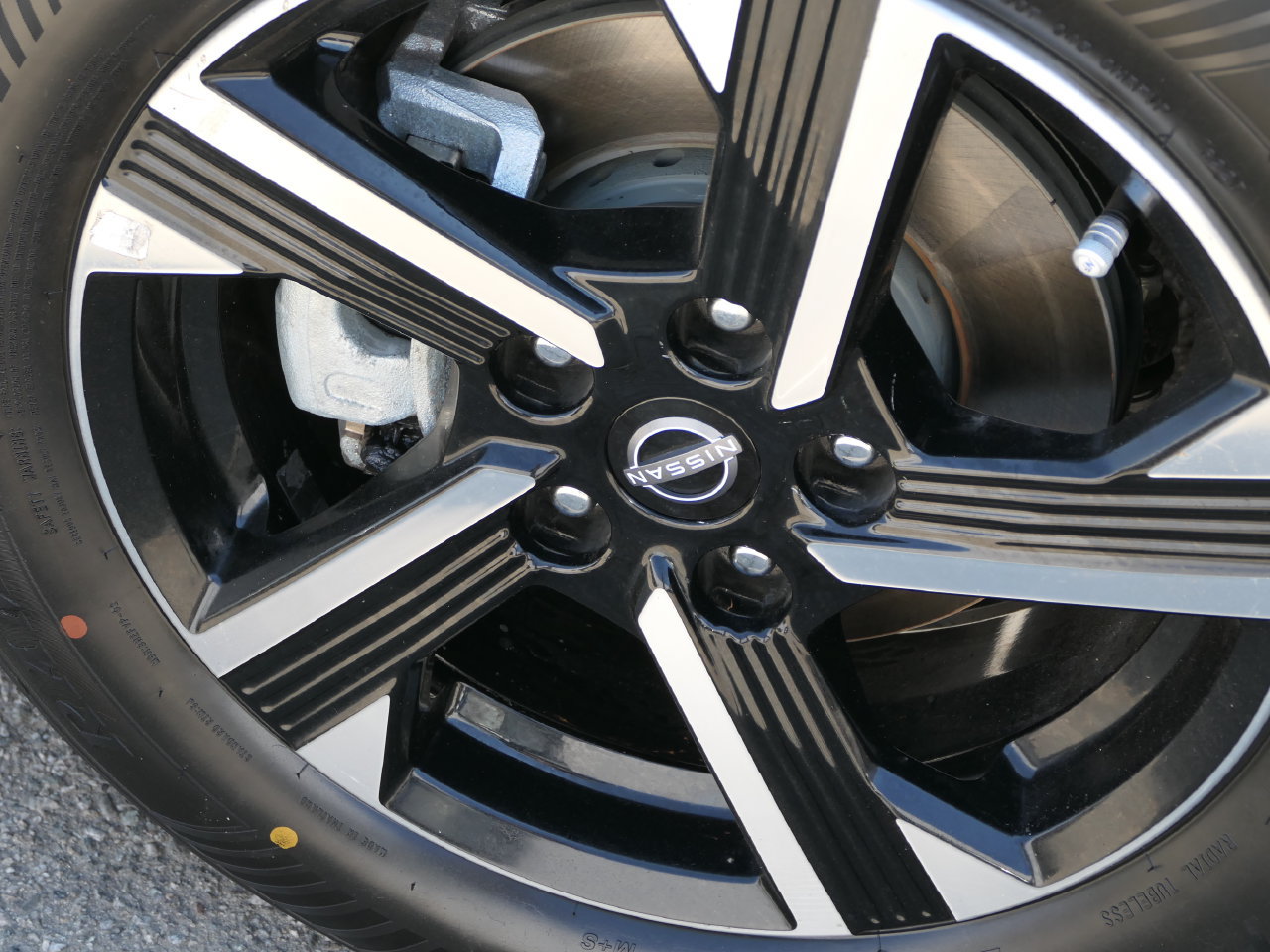 Used 2024 Nissan Sentra SV FWD image 10