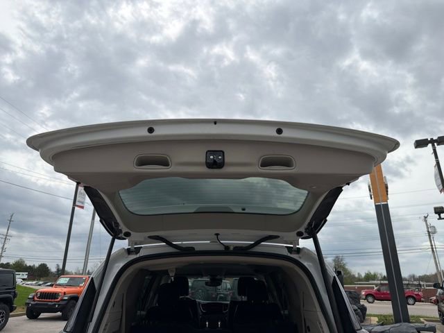 Used 2023 Chrysler Pacifica Touring-L image 26