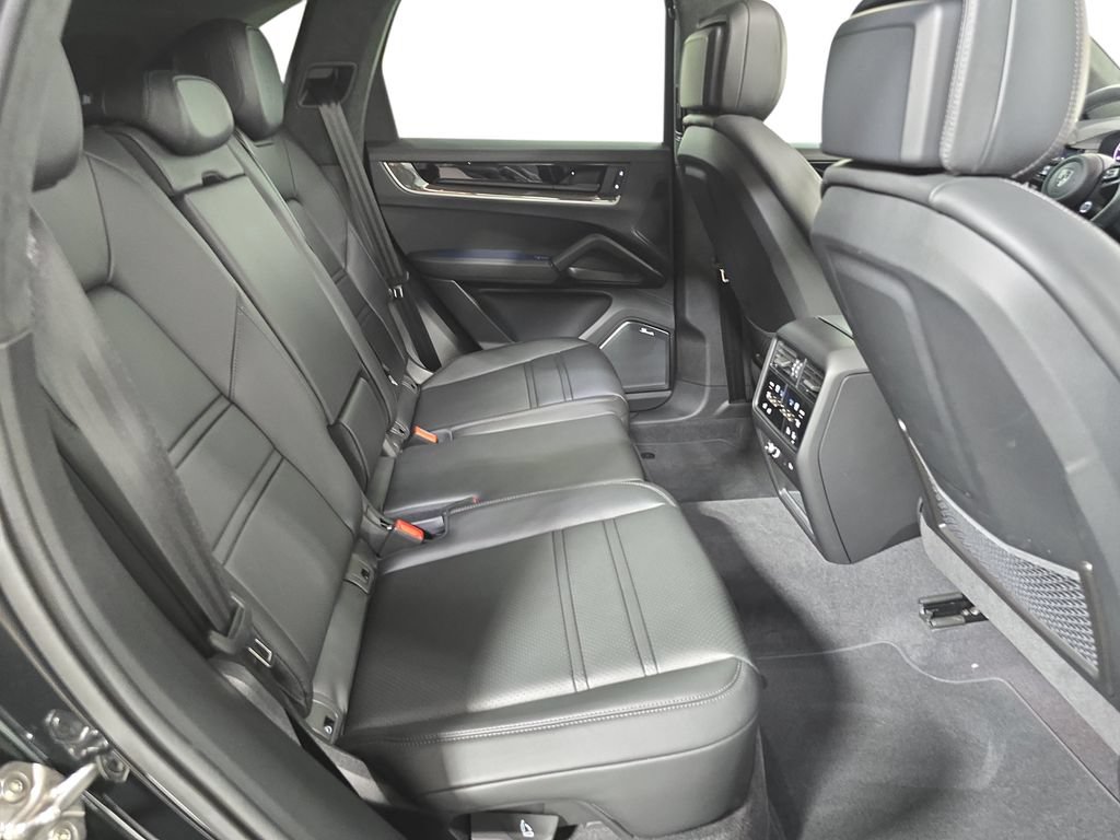 Certified 2026 Porsche Cayenne Turbo AWD/4WD image 26