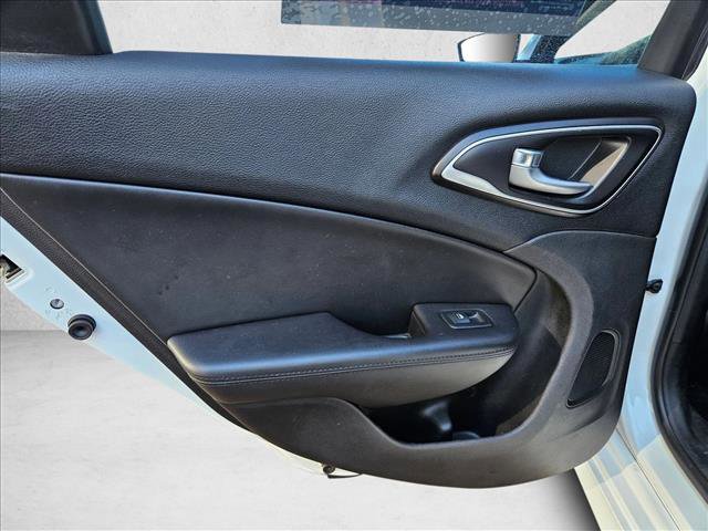 Used 2017 Chrysler 200 Limited Platinum image 21