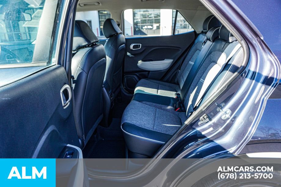 Used 2024 Hyundai Venue Limited image 21