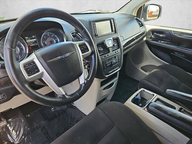 Used 2014 Chrysler Town & Country Touring FWD image 13