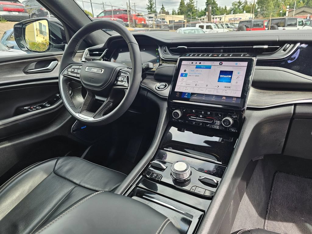 Used 2022 Jeep Grand Cherokee Overland AWD/4WD image 12