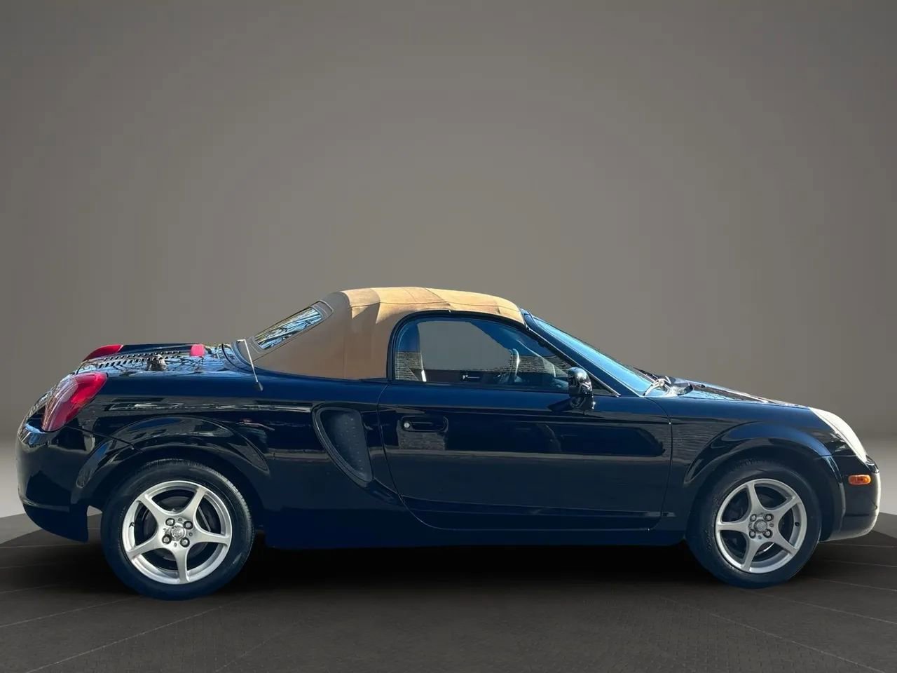Used 2002 Toyota MR2 image 4