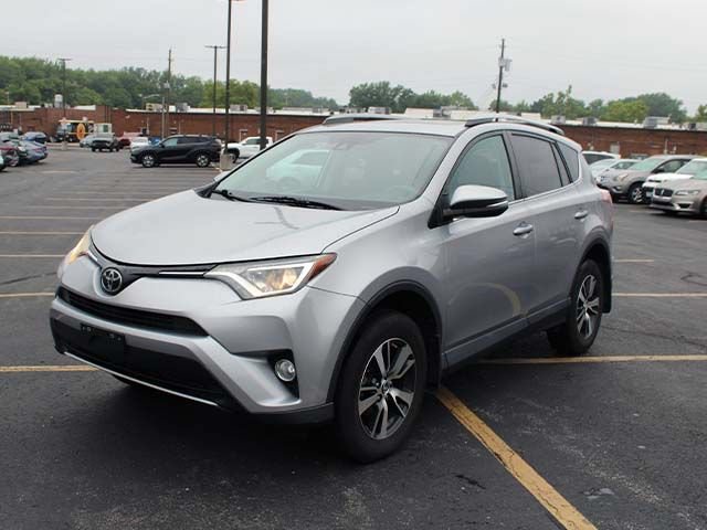 Used 2017 Toyota RAV4 XLE AWD/4WD image 2