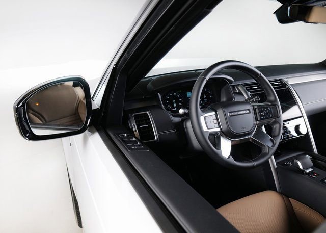 New 2026 Land Rover Discovery Limited Edition image 26