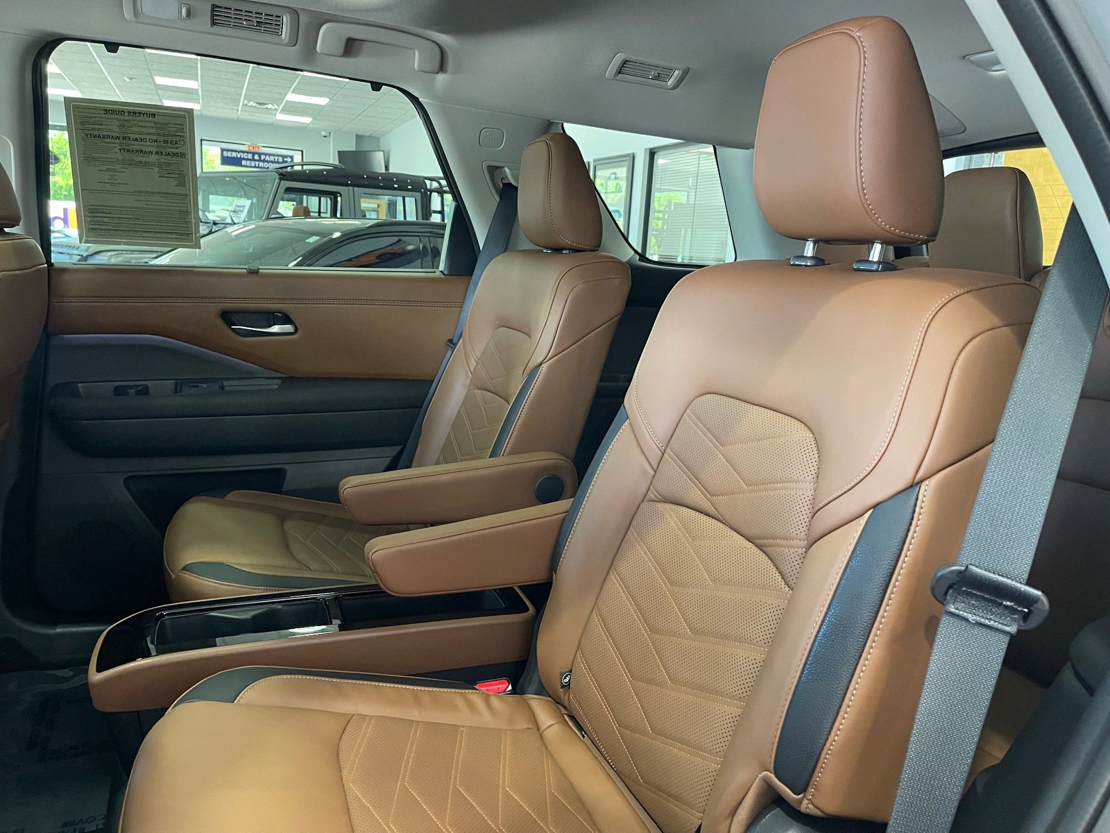 Used 2025 Nissan Pathfinder Platinum FWD image 34