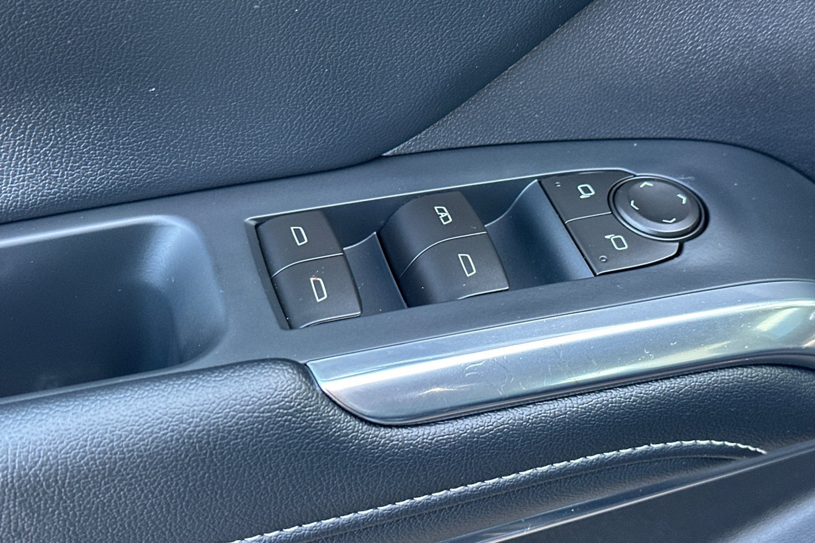 Used 2026 Chevrolet Traverse LT w/ LPO, Floor Liner Package FWD image 12