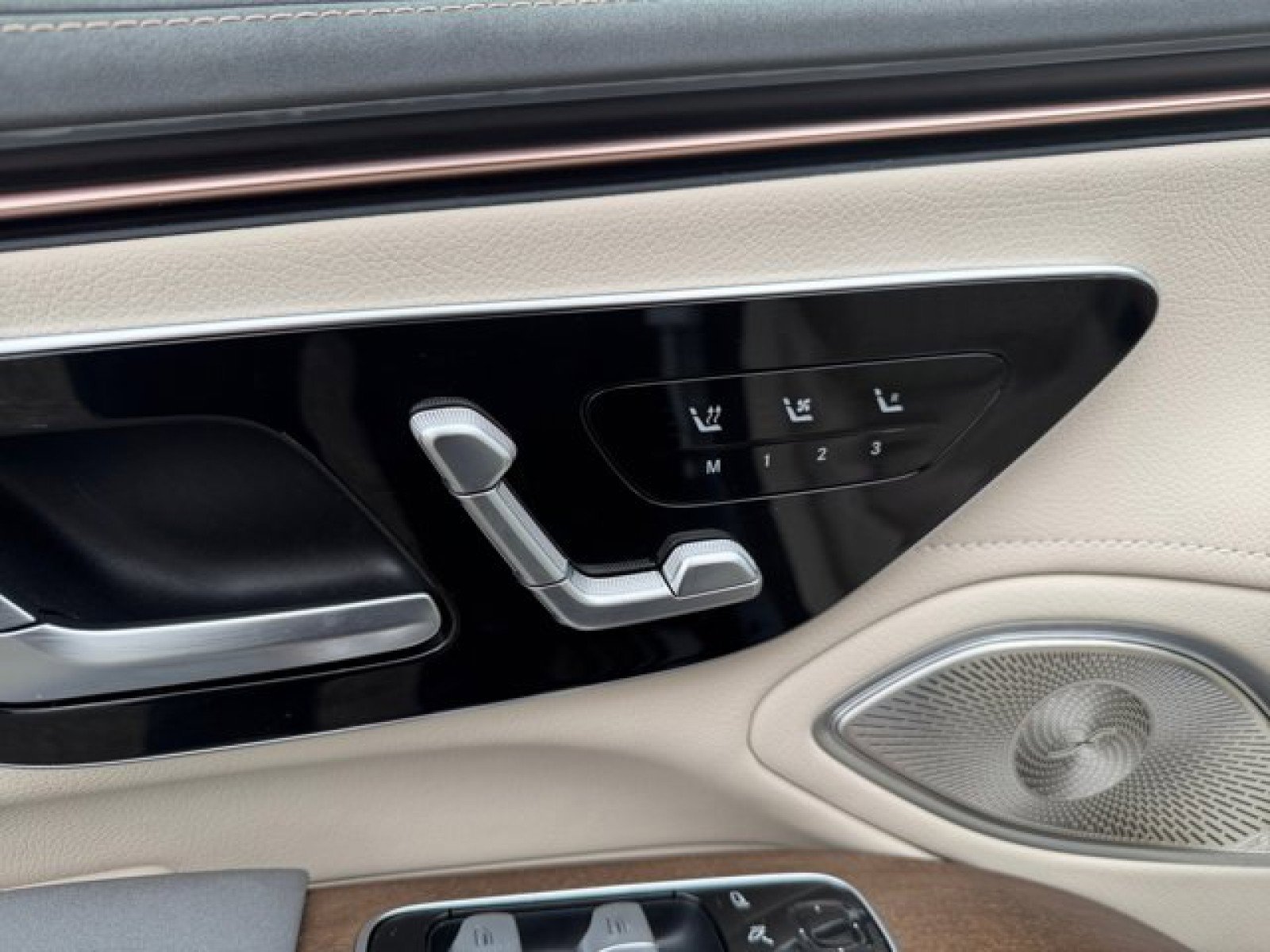 Used 2022 Mercedes-Benz EQS 450+ Sedan image 11