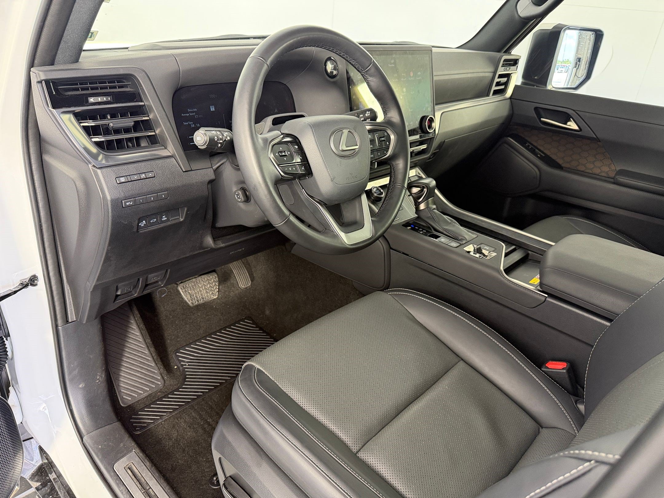 Used 2024 Lexus GX 550 w/ Accessory Package (Z1) AWD/4WD image 4