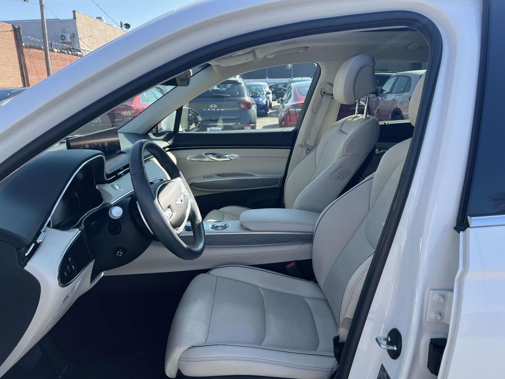 Used 2023 Genesis GV70 2.5T w/ Advanced Package image 11