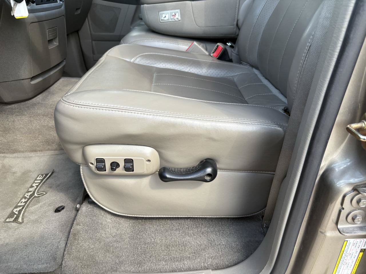 Used 2006 Dodge Ram 2500 Truck Laramie AWD/4WD image 28