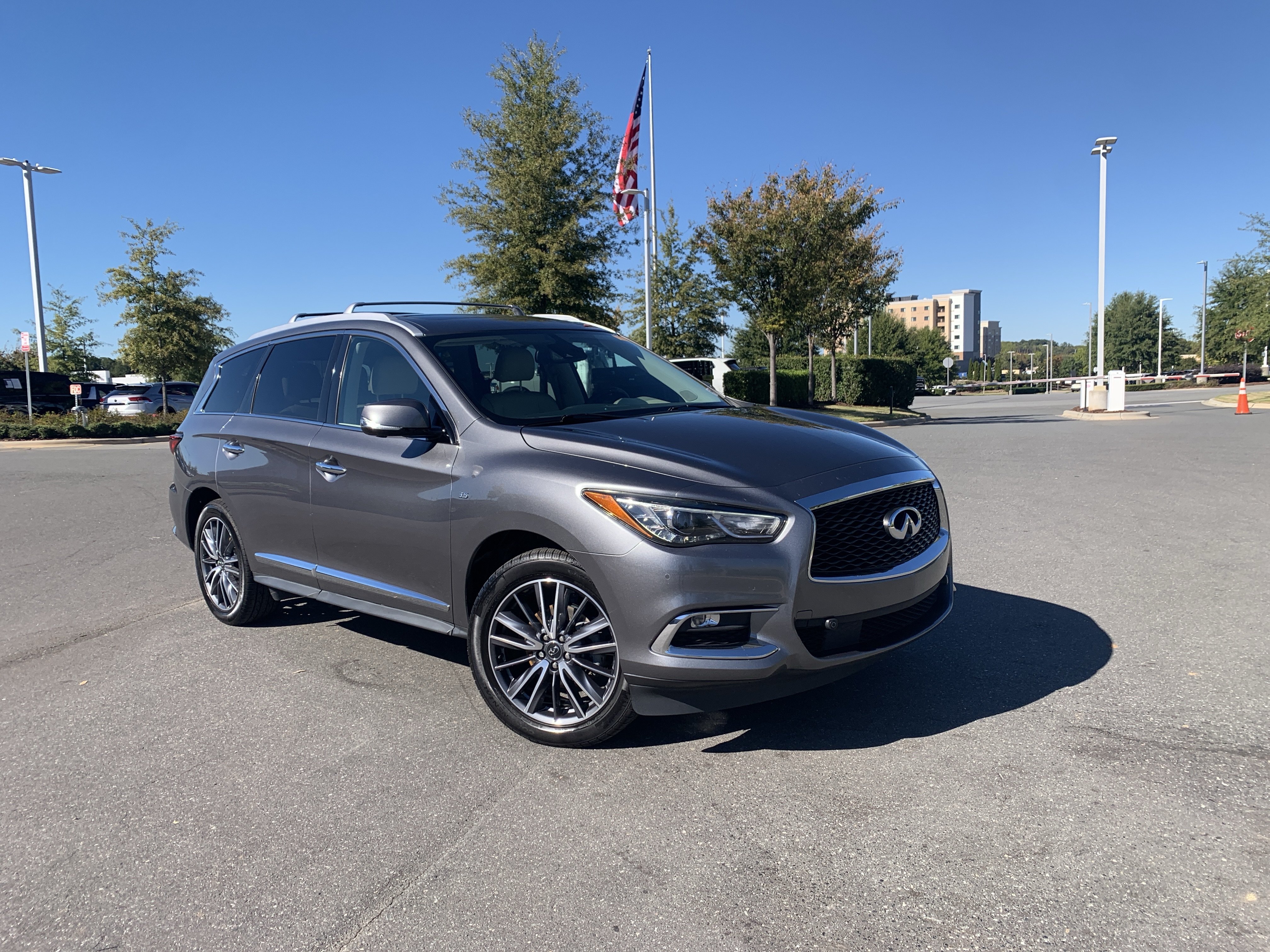 Used 2020 INFINITI QX60 Luxe w/ Sensory Package AWD/4WD image 2