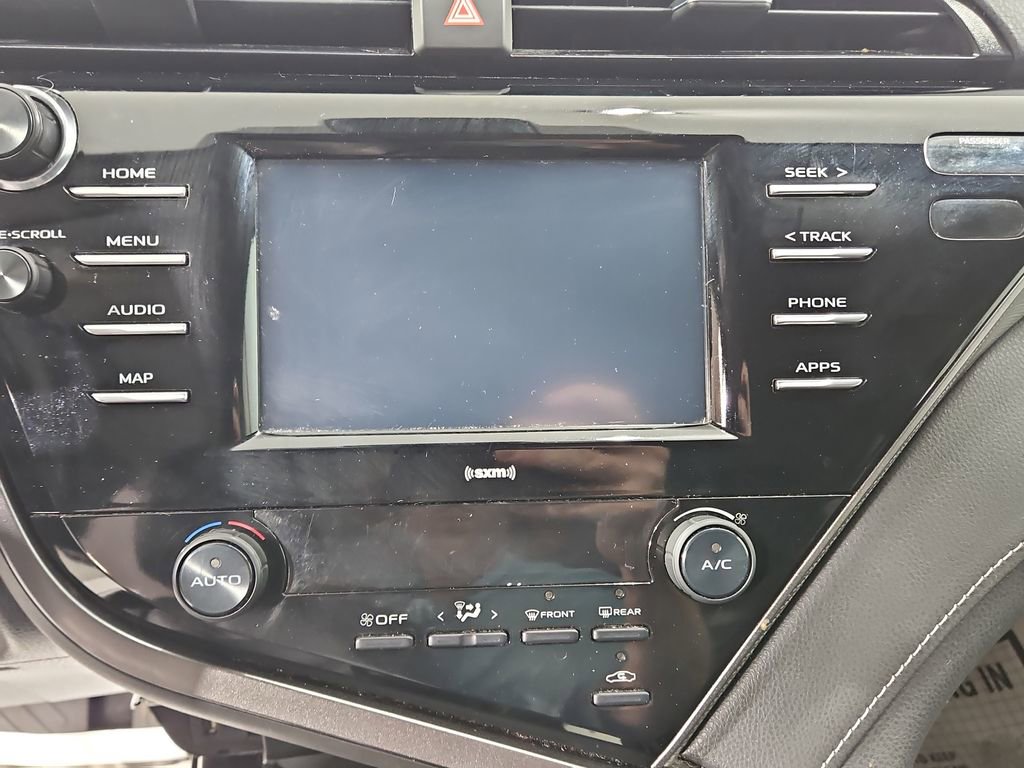 Used 2020 Toyota Camry SE image 18