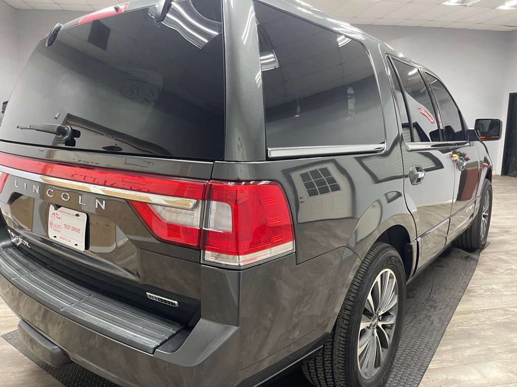 Used 2016 Lincoln Navigator Select RWD image 10