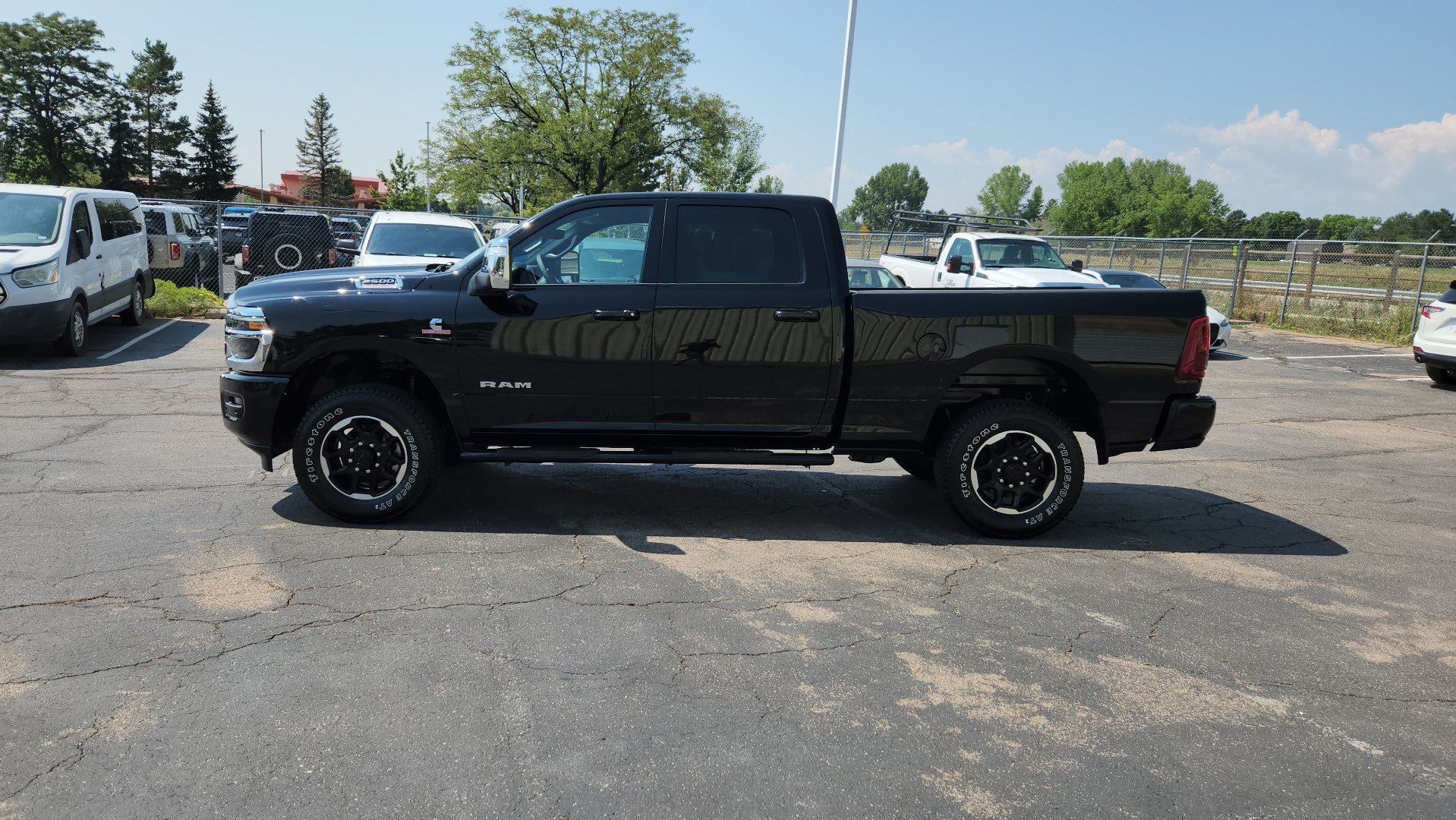 Used 2025 RAM 2500 Laramie AWD/4WD image 4