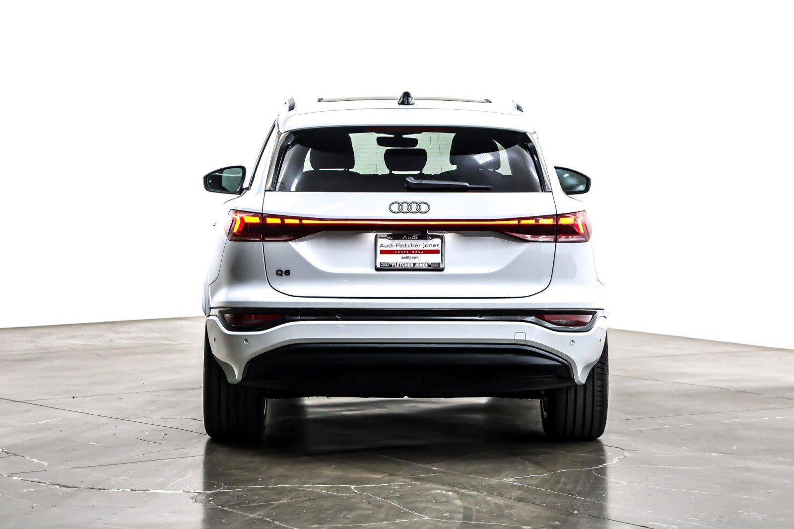 Used 2025 Audi Q6 e-tron Premium w/ Convenience Package image 5