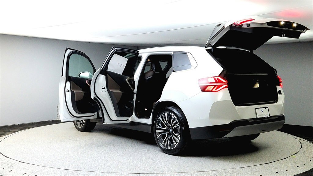 Used 2025 BMW X3 xDrive30i w/ Convenience Package image 11