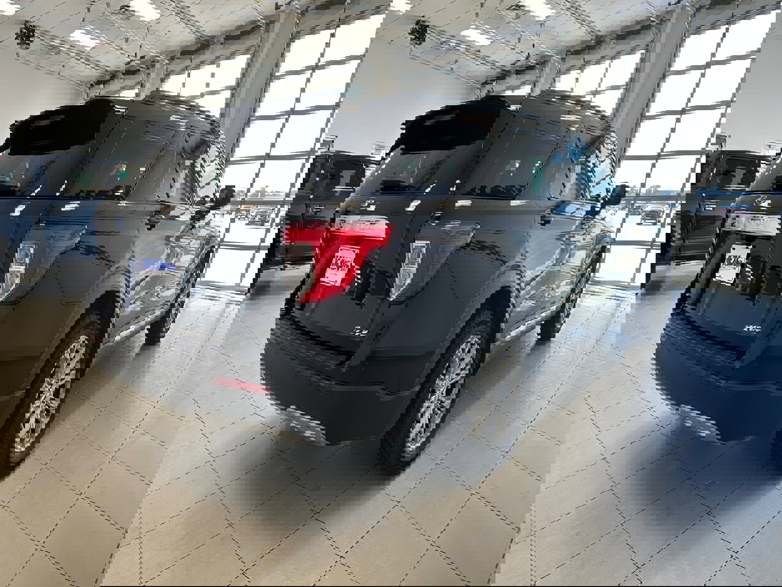 Used 2023 Ford Explorer XLT w/ Equipment Group 202A image 5