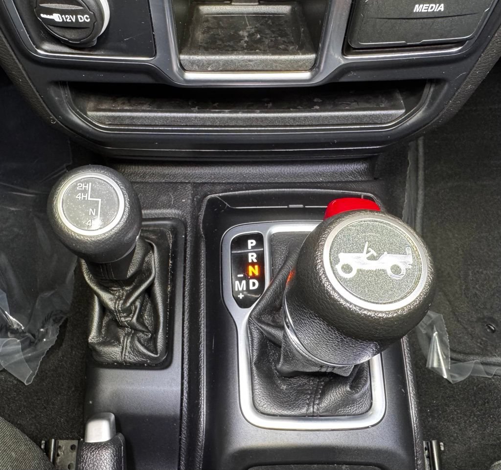 Used 2018 Jeep Wrangler Sport AWD/4WD image 34