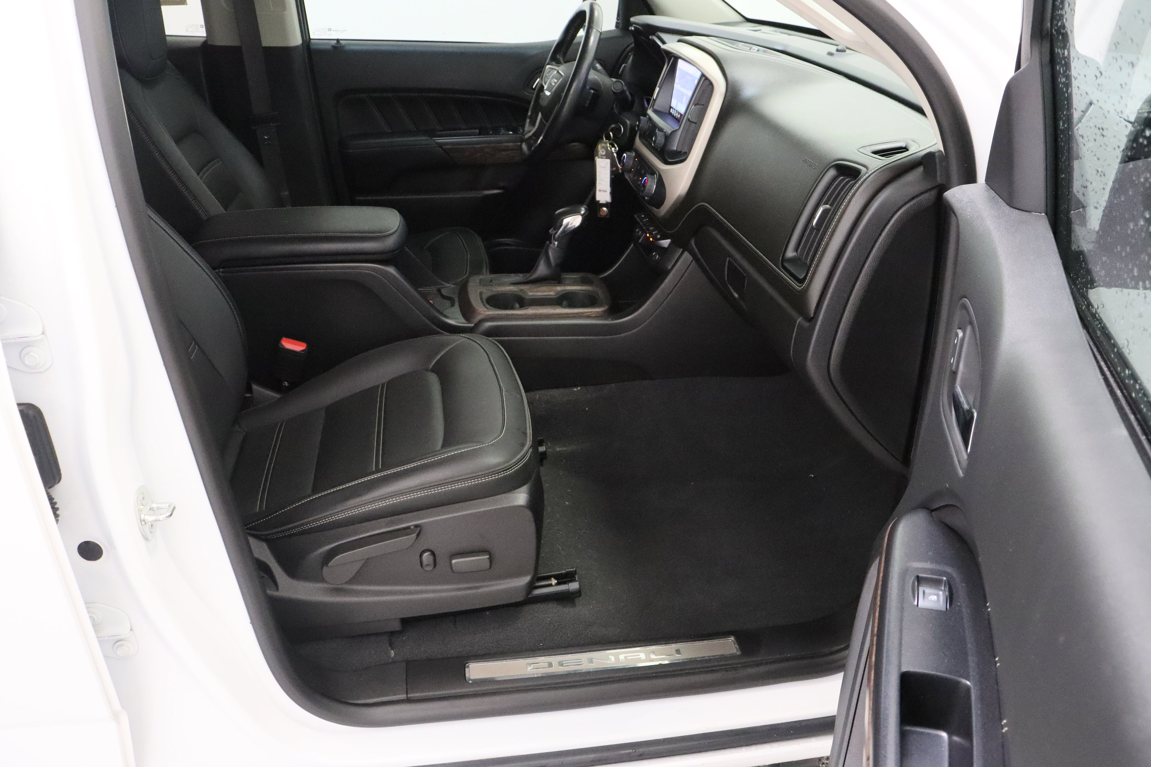 Used 2022 GMC Canyon Denali RWD image 37