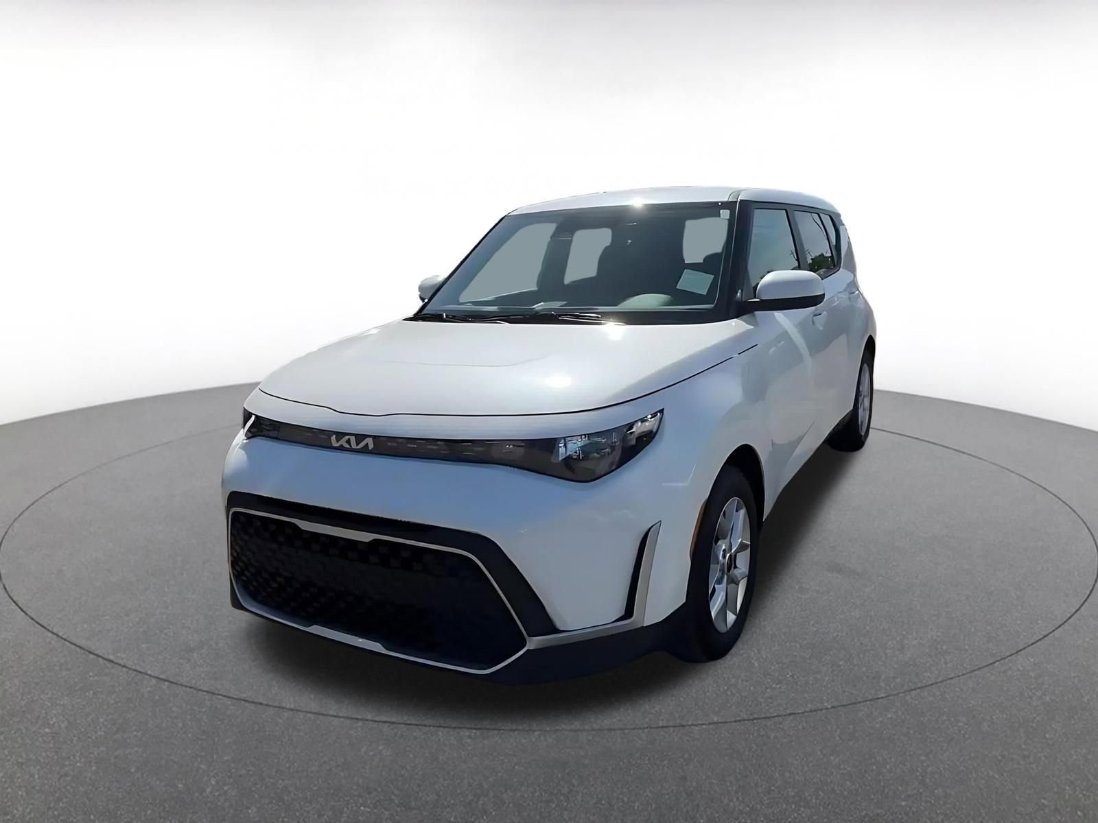 Used 2025 Kia Soul LX w/ LX Technology Package FWD image 7