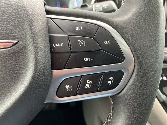 Used 2023 Chrysler Pacifica Limited image 29