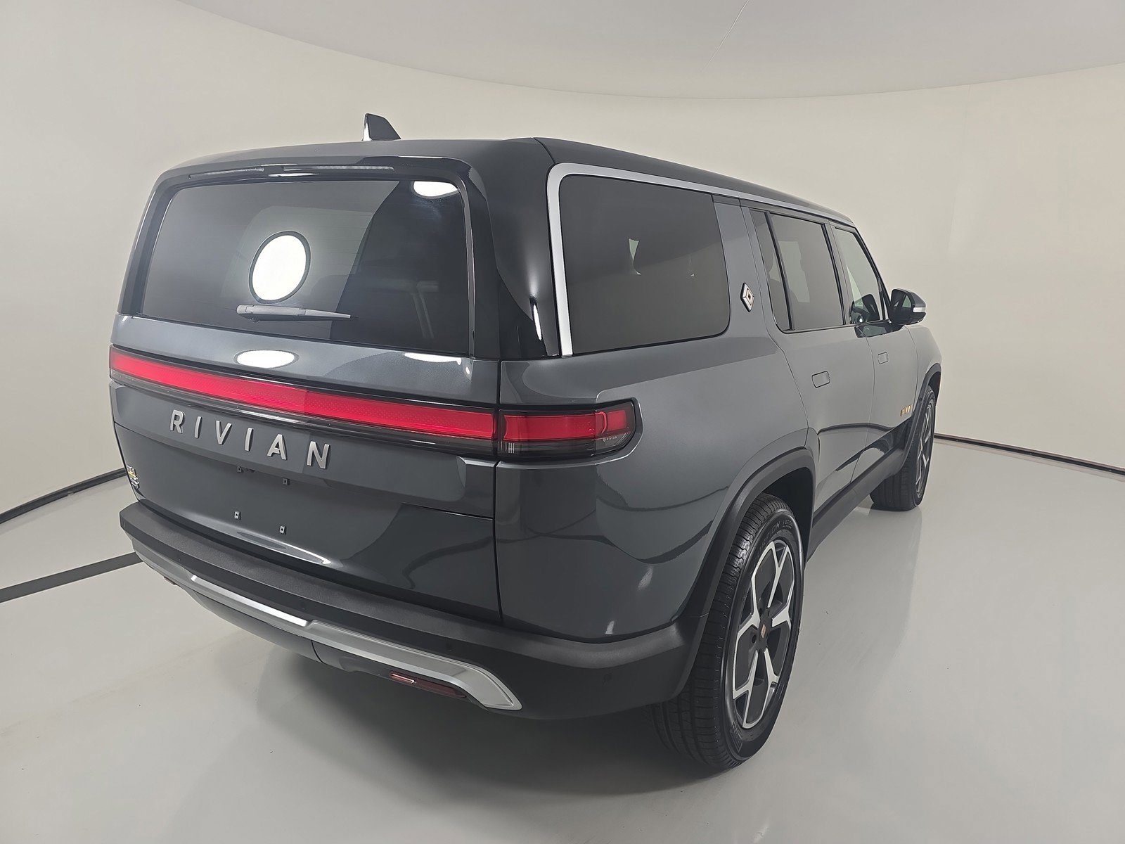 Used 2024 Rivian R1S Adventure AWD/4WD image 5