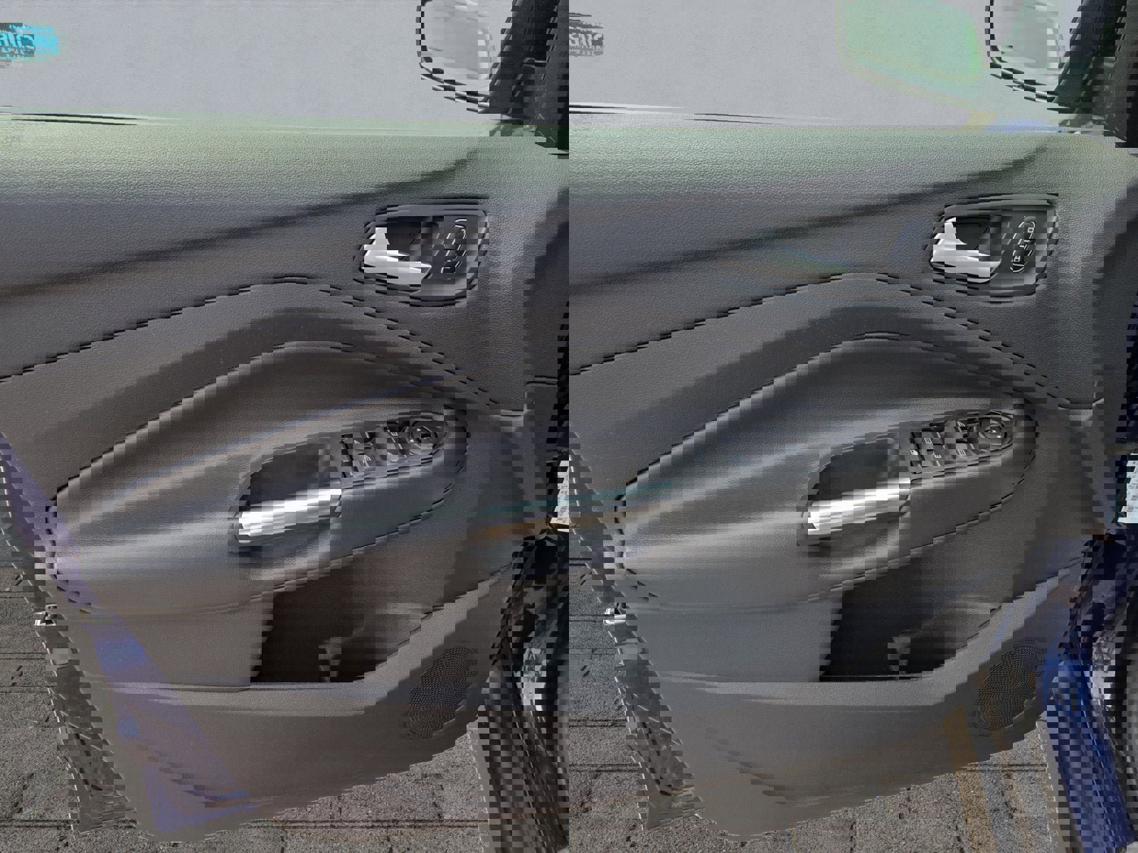 Used 2017 Ford C-MAX Energi SE w/ Equipment Group 401A FWD image 10