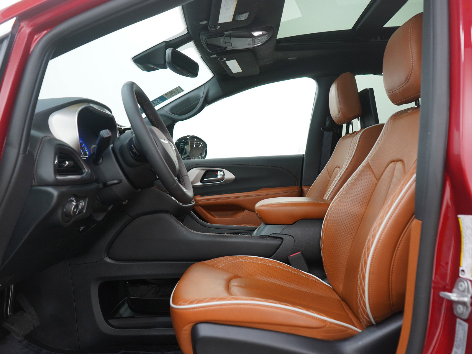 Used 2025 Chrysler Pacifica Pinnacle w/ Trailer Tow Group image 25