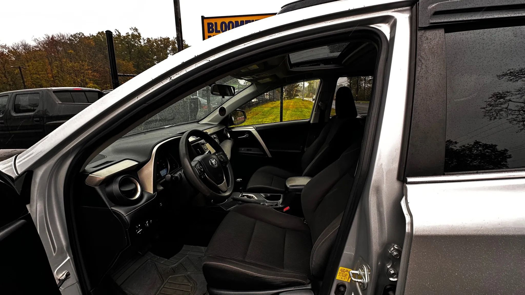 Used 2015 Toyota RAV4 XLE image 16