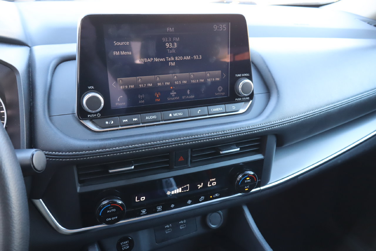 Used 2024 Nissan Rogue SV FWD image 6