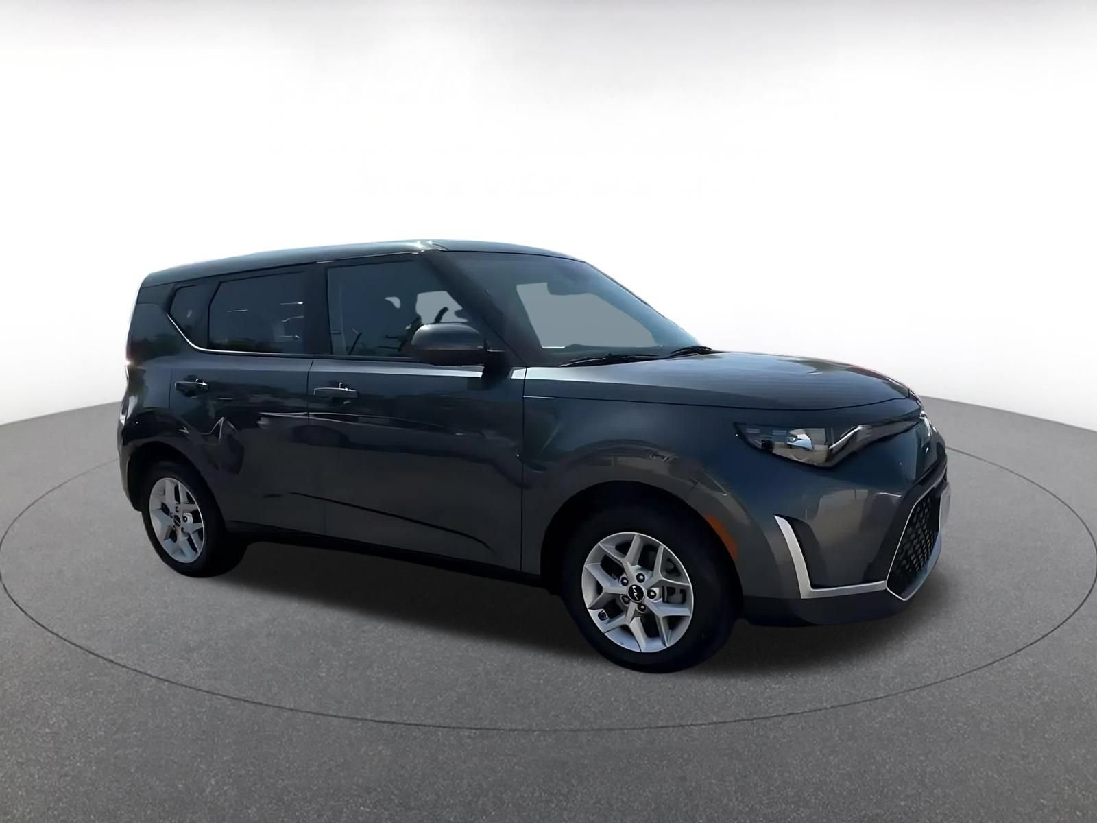 Used 2025 Kia Soul LX w/ LX Technology Package FWD image 2