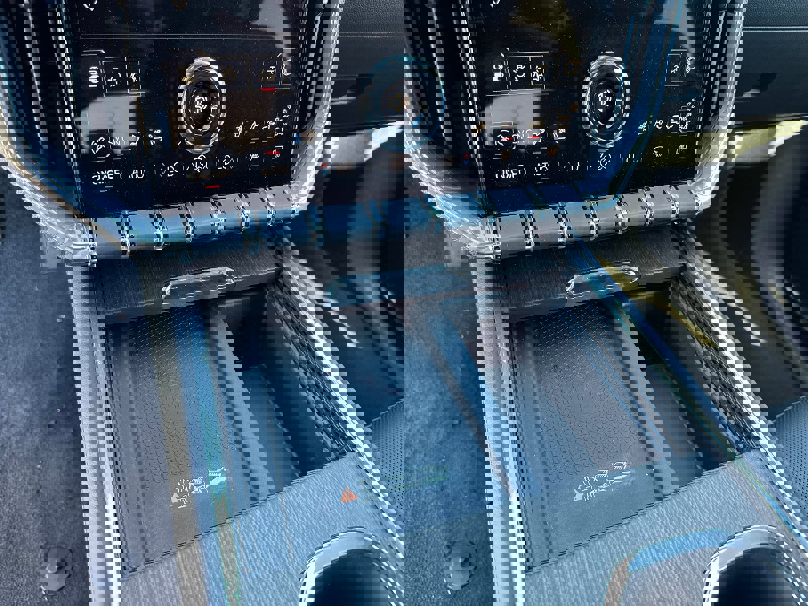 Used 2025 GMC Acadia Denali w/ Super Cruise Package image 33