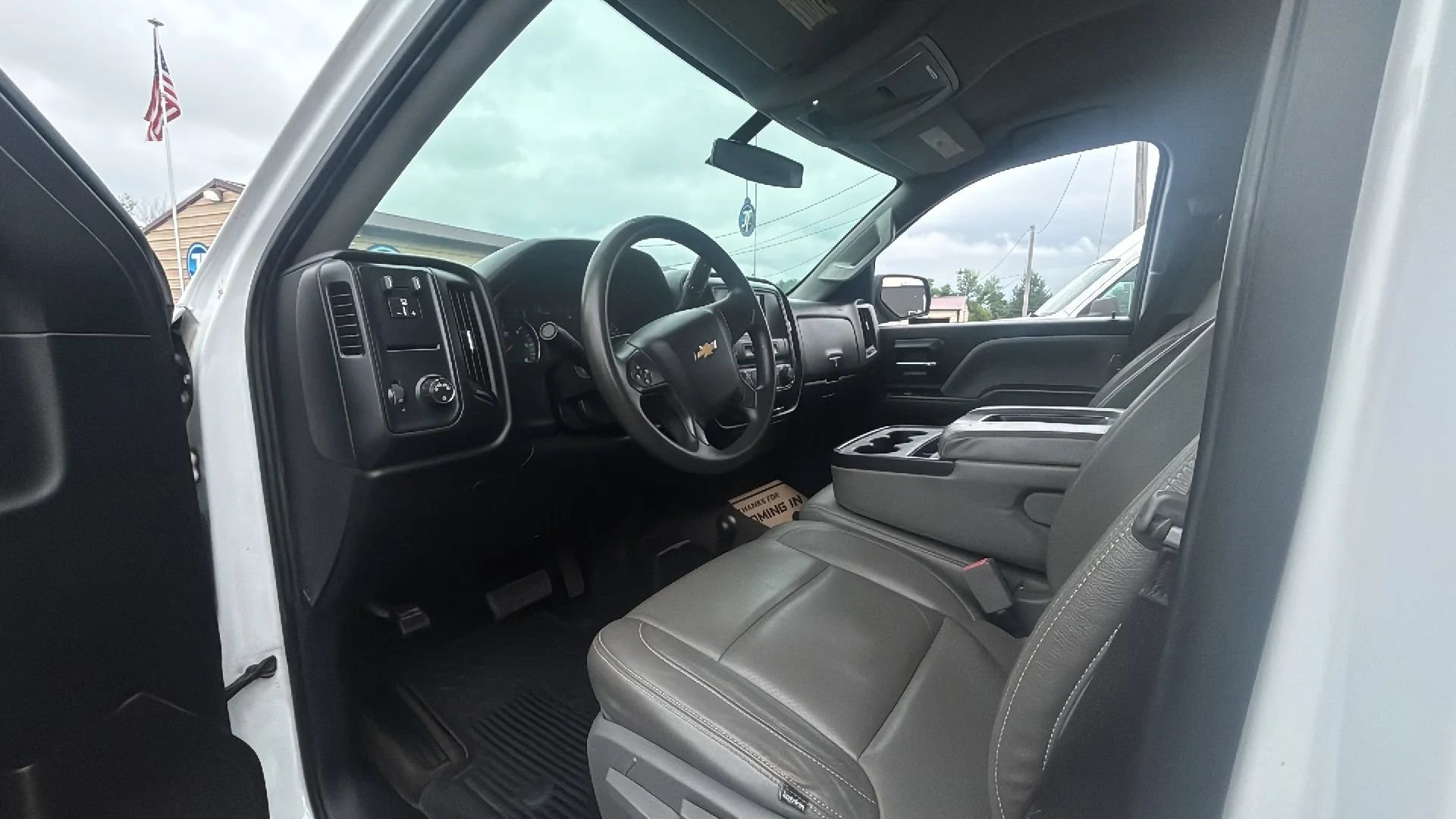 Used 2017 Chevrolet Silverado 1500 Custom w/ Custom Convenience Package AWD/4WD image 8