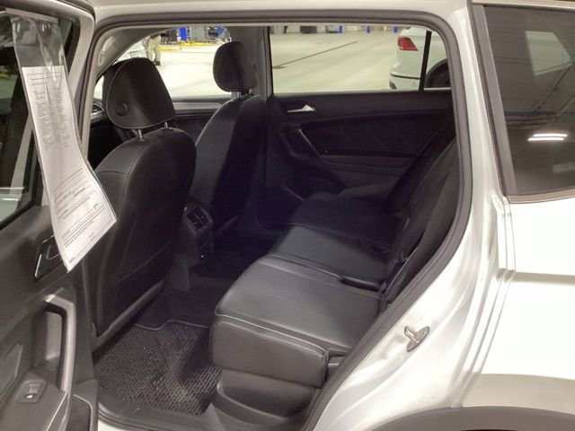 Used 2023 Volkswagen Tiguan SE w/ Panoramic Sunroof Package image 12
