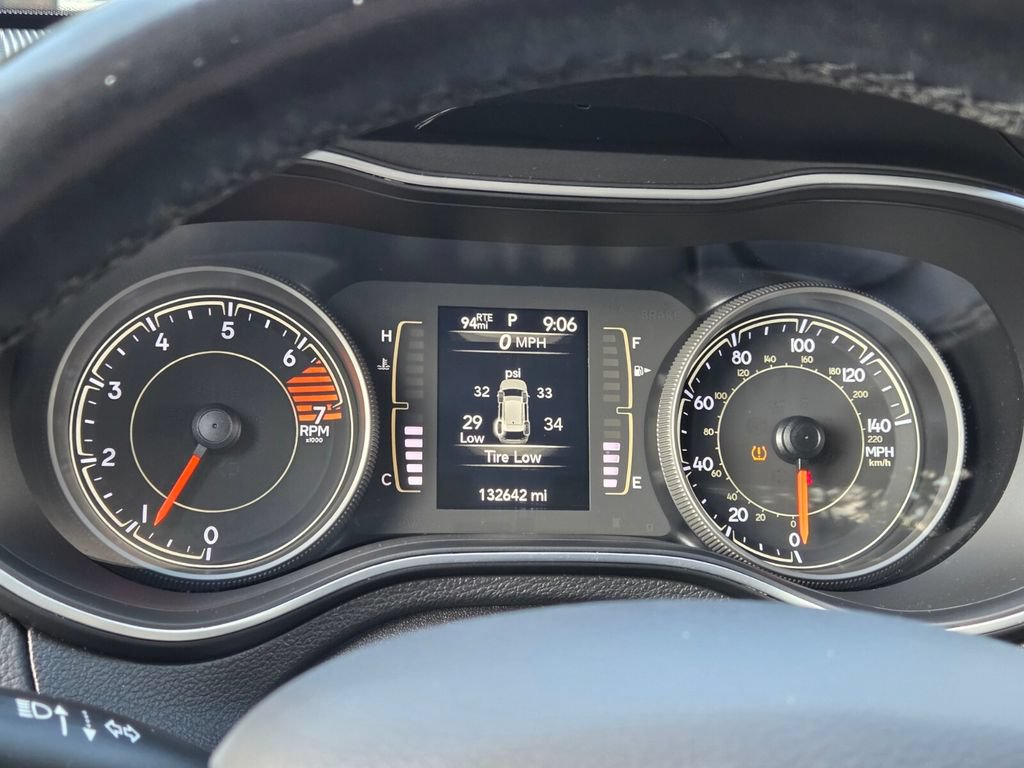 Used 2021 Jeep Cherokee Latitude Plus FWD image 15